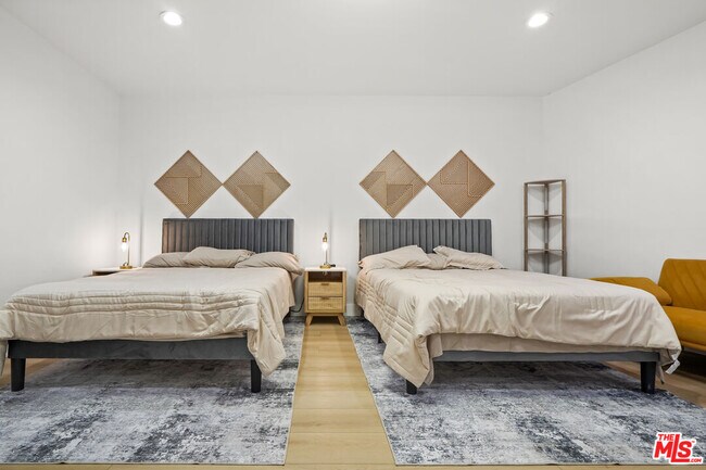 Building Photo - 2258 Gloaming Way