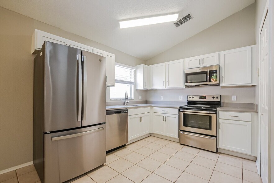 Building Photo - 1025 Henson Ct