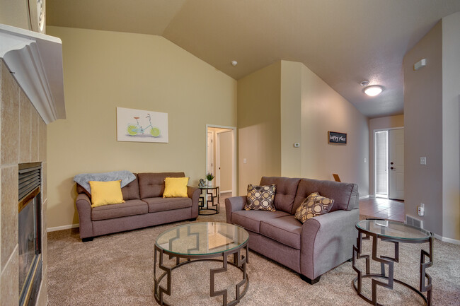 Building Photo - Townhomes at Waters Edge