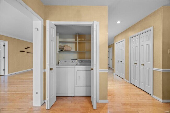 Building Photo - Condo in the Vibrant Clayton district!