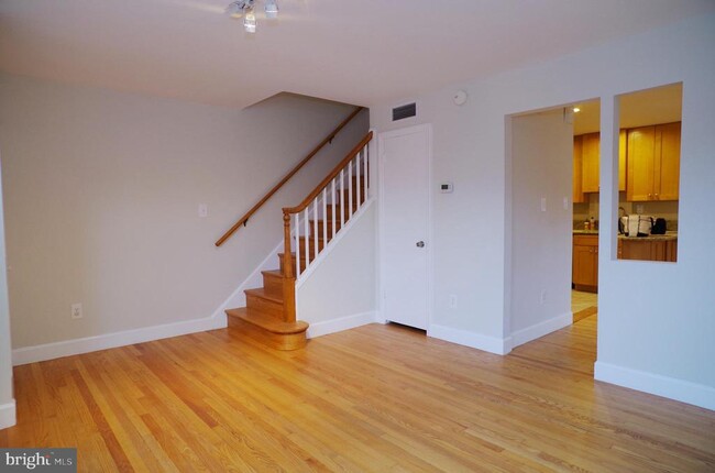 Building Photo - 6956 Westhampton Dr