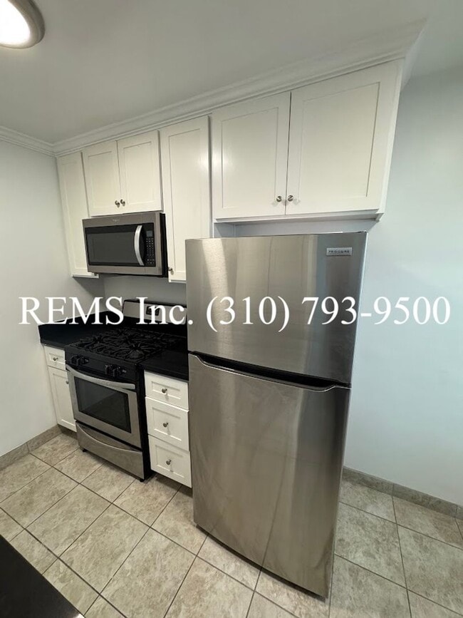 Building Photo - Remodeled 1 Bedroom Apartment in Hermosa B...