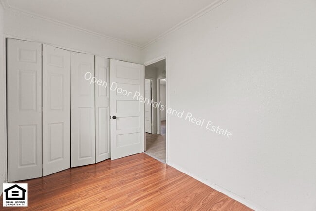 Building Photo - $200 off first months rent* 2 Bedroom home...