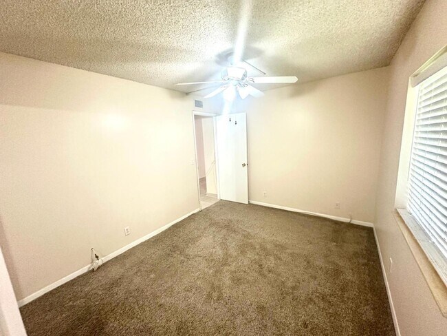 Building Photo - 5773 La Pinata Blvd