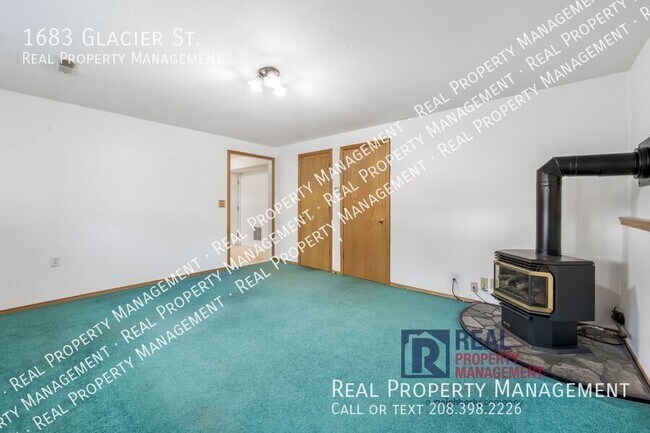 Building Photo - 1683 Glacier St
