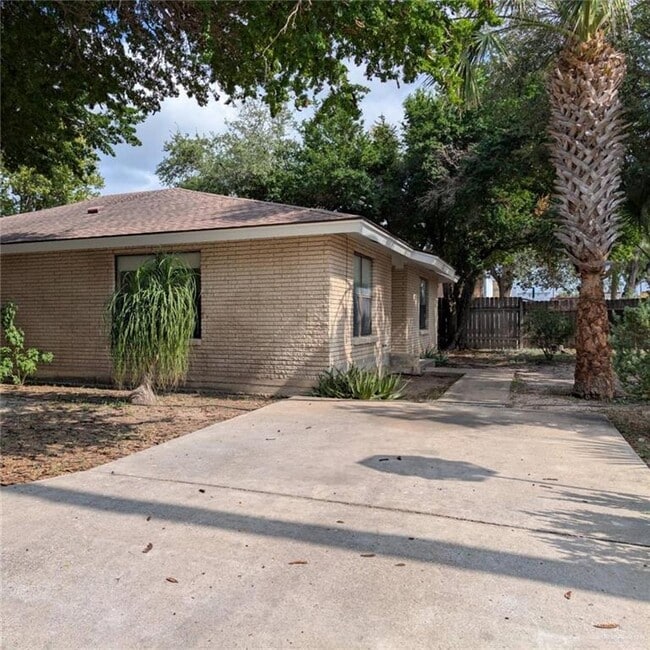 Building Photo - 15 Upas Ave