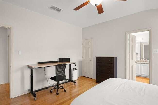 Building Photo - 1511 Nettie Dr