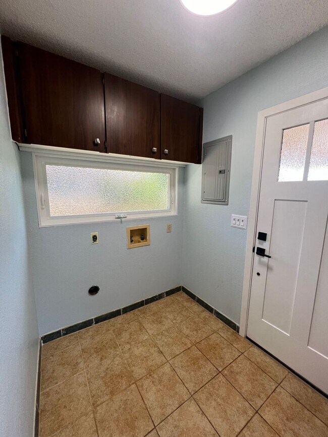 Building Photo - 348ADA