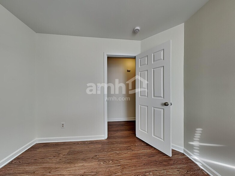 Building Photo - 3700 Cashew Dr