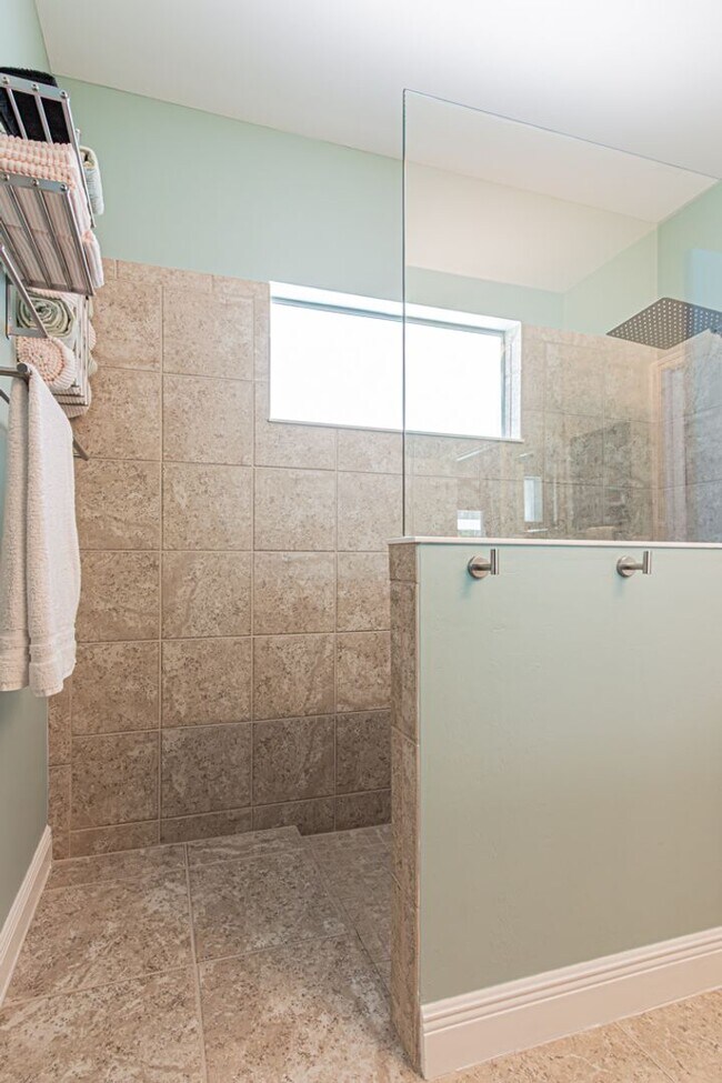 Building Photo - Seasonal or Annual Luxury Home With Pool i...