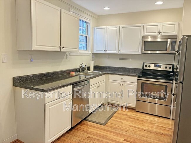 Building Photo - 2003 Cedar St