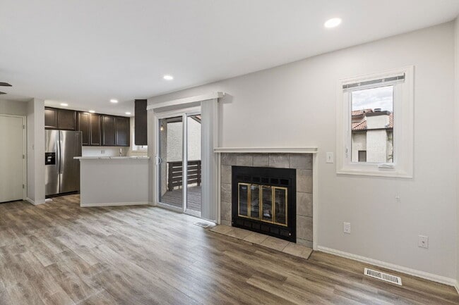 Building Photo - 7480 Alameda Ct
