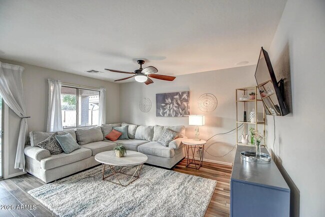 Building Photo - 10964 W Taft St