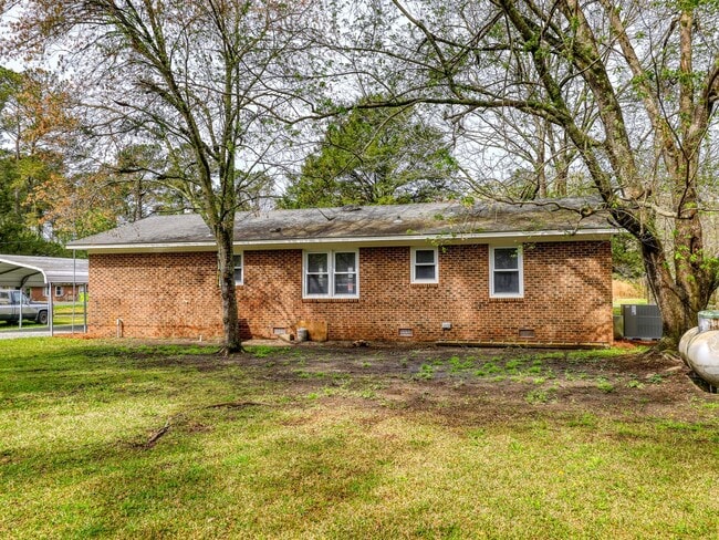 Building Photo - 3 bedroom 1 bath home for rent in New Bern