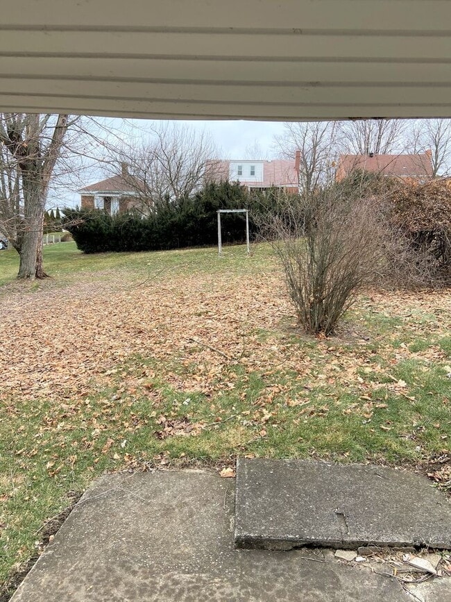 Building Photo - Recently Updated 3 Bedroom Cape Cod Home in Lincoln Place.  Available August.