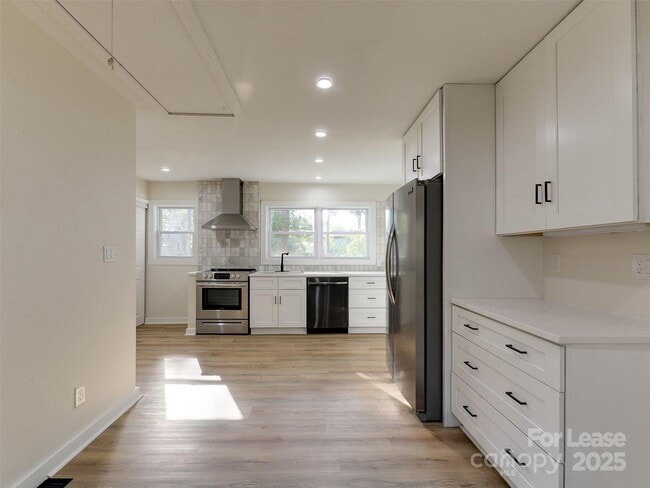 Building Photo - 2721 Mayflower Rd