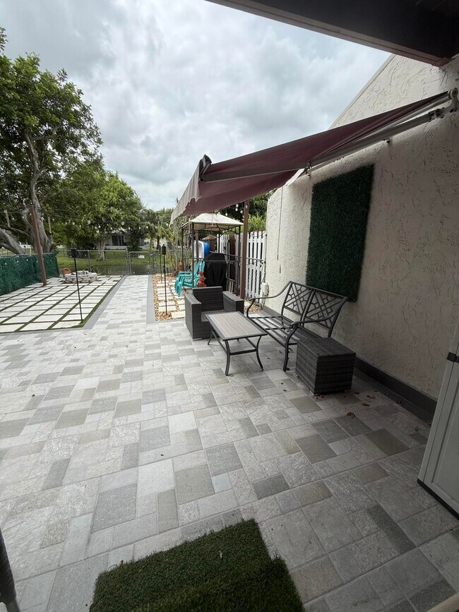 Building Photo - 12394 Westhampton Cir