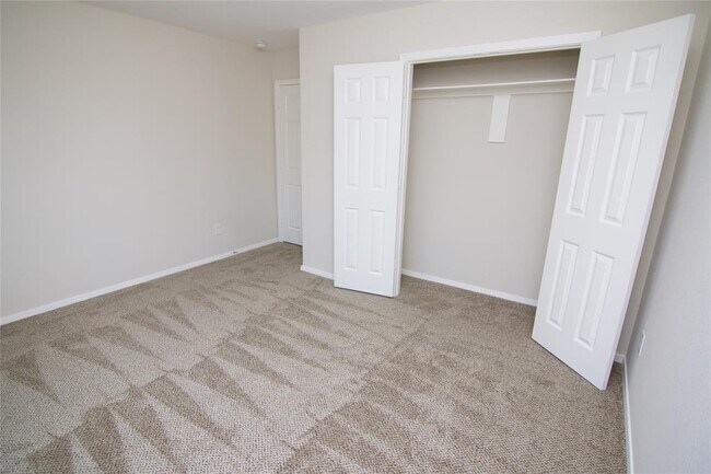 Building Photo - 12039 Clifton Oaks Dr