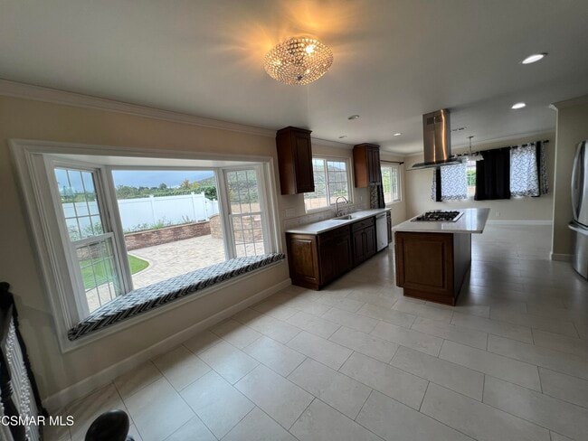 Building Photo - 334 W Avenida De Las Flores