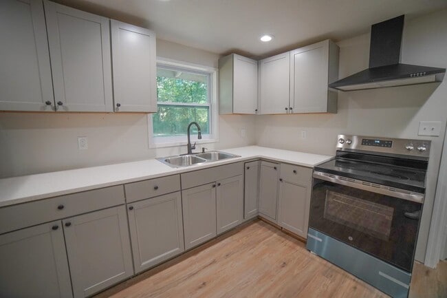 Building Photo - 5057 Tillie Ln