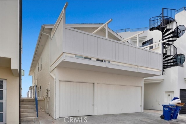 Building Photo - 530 The Strand