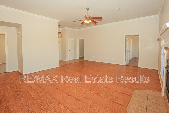 Building Photo - 1592 Hutchinson St