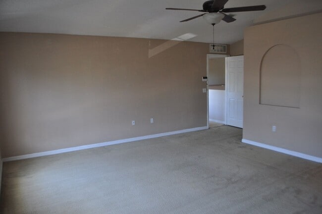 Building Photo - Nice 4 Bedroom 2.5 Bath 2 Car Garage Home ...
