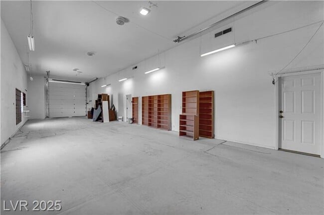 Building Photo - 1.2 Acres with Indoor & Outdoor RV Parking!!!!