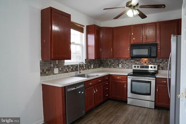 Building Photo - 30 Steeplechase Cir