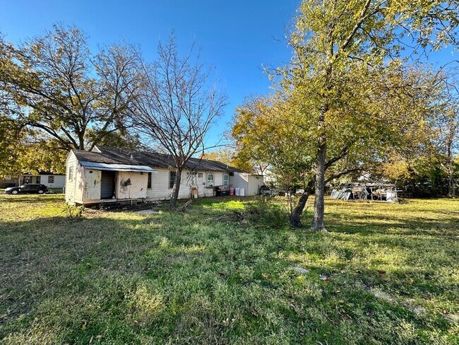 Building Photo - 1517/1519 Maple Drive