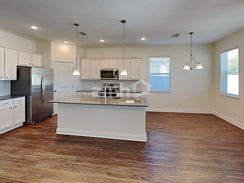 Building Photo - 14526 Cedar ml dr