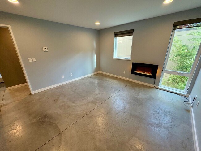 Building Photo - Beacon Hill Townhouse