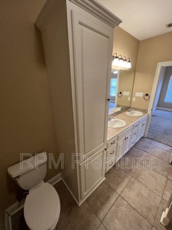 Building Photo - 767 Summer Breeze Dr