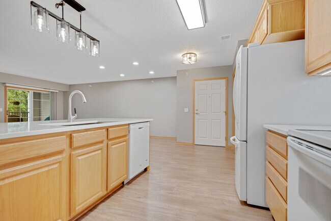 Building Photo - 15631 Linnet St NW