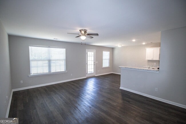 Building Photo - 107 Callaway Cres