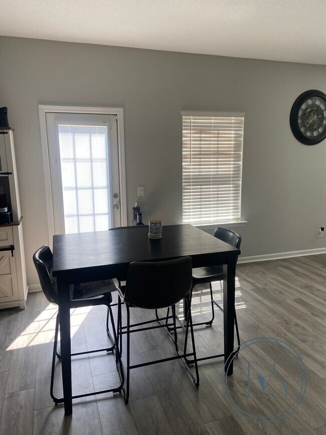 Building Photo - SPRING MOVE-IN SPECIAL AND RATE DROP ALERT...
