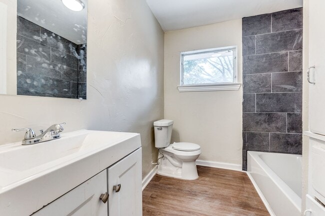 Building Photo - Spacious 3/2 with fenced yard, laundry room, and 2 car garage