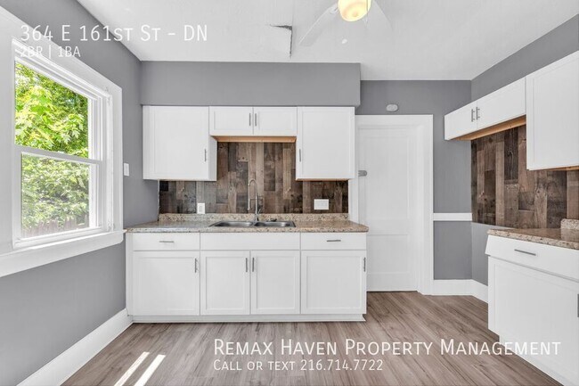 Building Photo - 364 E 161st St