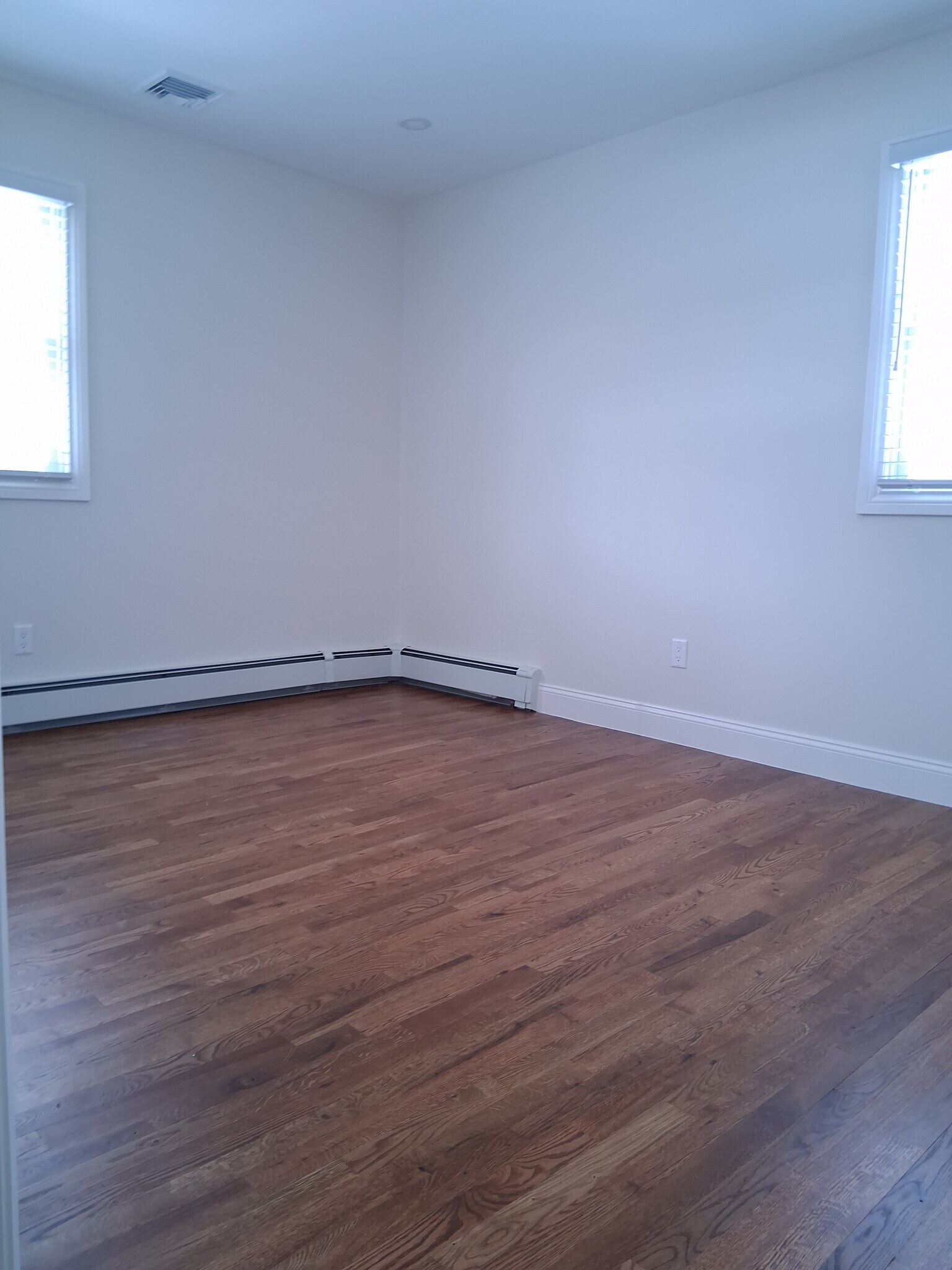 Building Photo - 34 Old East Neck Rd