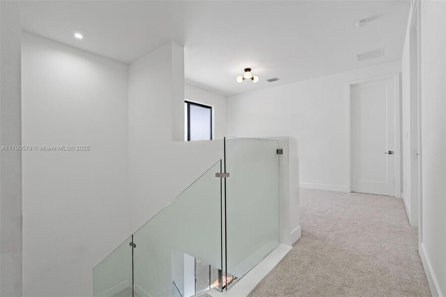 Building Photo - 4468 NW 80th Ave