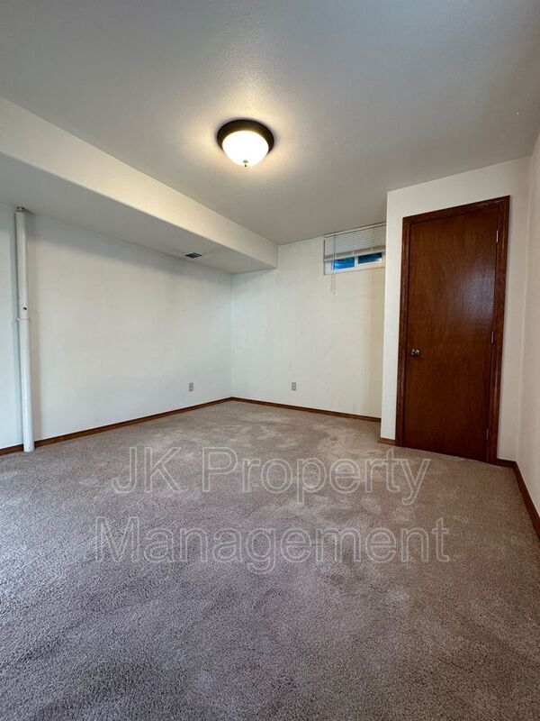 Building Photo - 319 Beth Dr