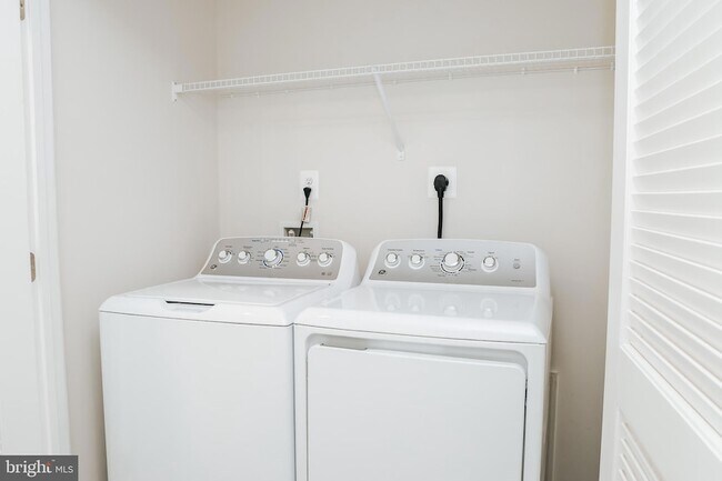 Building Photo - 118 Charlotte St