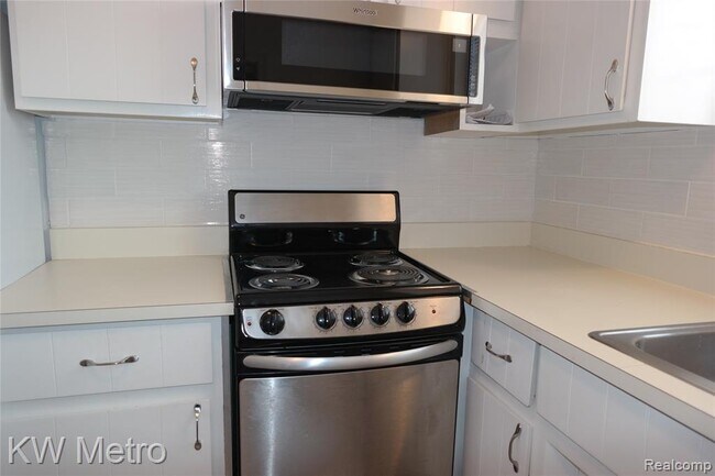 Building Photo - 630 Ann St