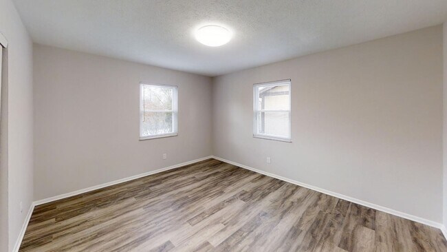 Building Photo - BEAUTIFUL 2 Bedroom, 1 bath in the heart of Clintonville available June 1! SEE IT TODAY!
