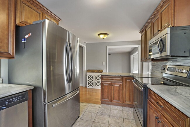 Building Photo - 1342 Lucille Ave