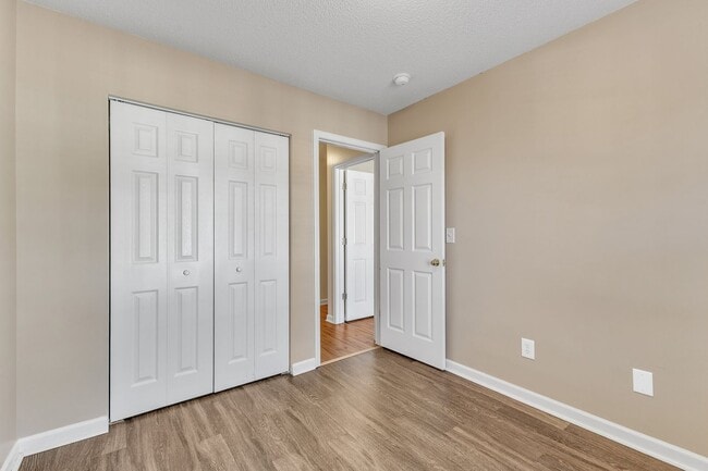 Building Photo - 3 Bedroom Brick Front Carraige Downs Townhome In Desirable Apex