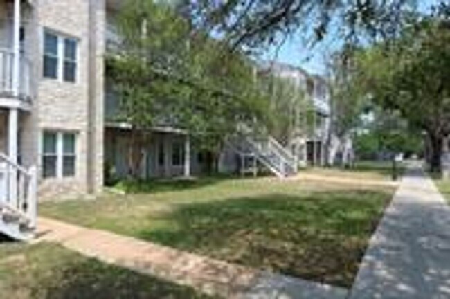 Building Photo - 3400 Speedway