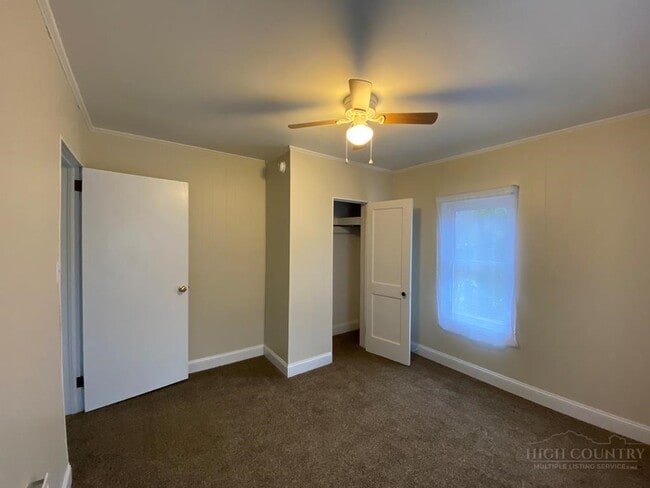 Building Photo - 11 E 5th St