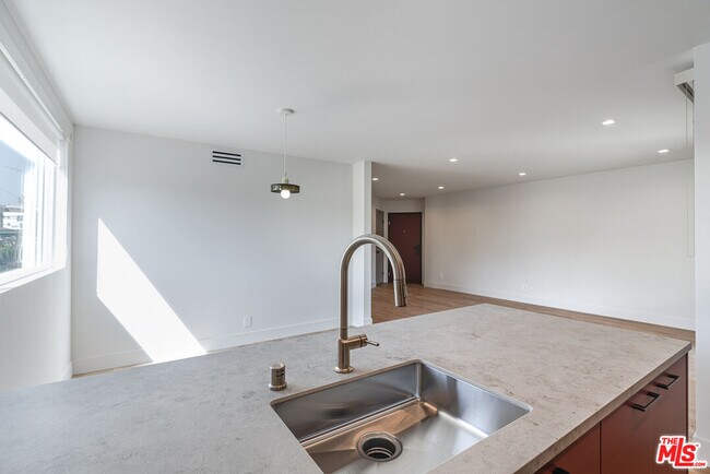 Building Photo - 12425 Texas Ave