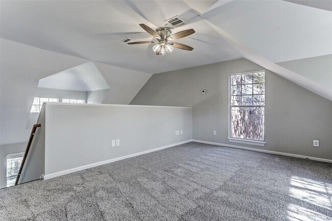 Building Photo - 1405 Castle Ct